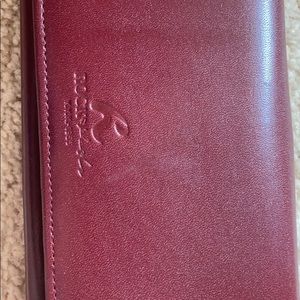 I only used this wallet once it is basically new